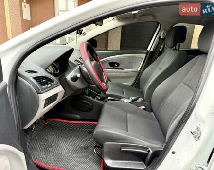 Белый Рено Меган, объемом двигателя 1.5 л и пробегом 247 тыс. км за 5433 $, фото 18 на Automoto.ua