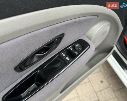 Белый Рено Меган, объемом двигателя 1.5 л и пробегом 247 тыс. км за 5433 $, фото 17 на Automoto.ua