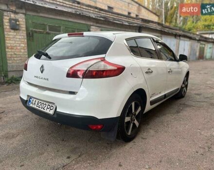 Рено Меган 2010 в Киеве на Automoto.ua Белый Рено Меган, объемом двигателя 1.6 л и пробегом 280 тыс. км за 5999 $, фото 2 на Automoto.ua