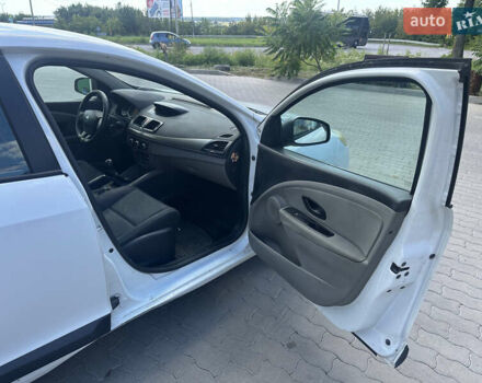 Белый Рено Меган, объемом двигателя 1.46 л и пробегом 250 тыс. км за 3999 $, фото 8 на Automoto.ua