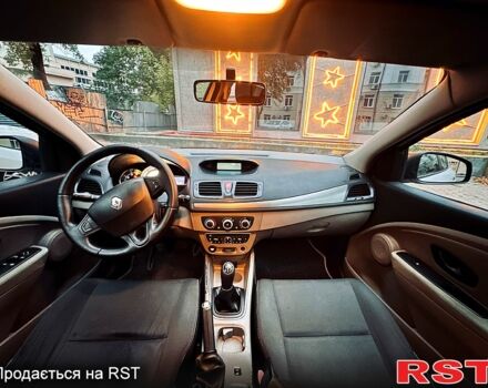 Белый Рено Меган, объемом двигателя 1.5 л и пробегом 294 тыс. км за 5300 $, фото 4 на Automoto.ua