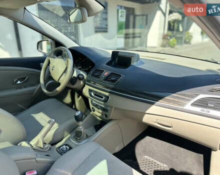 Білий Рено Меган, об'ємом двигуна 1.5 л та пробігом 398 тис. км за 6000 $, фото 8 на Automoto.ua