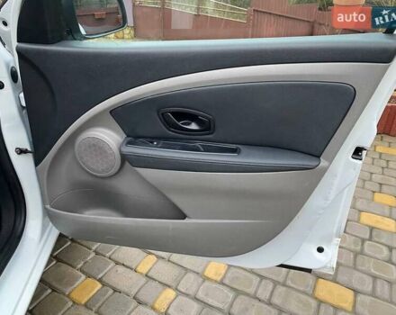 Белый Рено Меган, объемом двигателя 1.5 л и пробегом 210 тыс. км за 6450 $, фото 15 на Automoto.ua