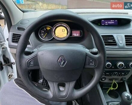 Белый Рено Меган, объемом двигателя 1.5 л и пробегом 210 тыс. км за 6450 $, фото 48 на Automoto.ua