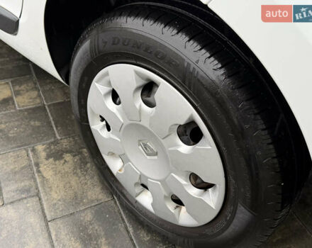 Белый Рено Меган, объемом двигателя 1.6 л и пробегом 198 тыс. км за 6200 $, фото 11 на Automoto.ua