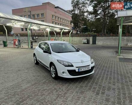 Белый Рено Меган, объемом двигателя 1.5 л и пробегом 207 тыс. км за 6100 $, фото 1 на Automoto.ua