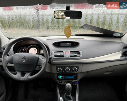 Белый Рено Меган, объемом двигателя 1.6 л и пробегом 198 тыс. км за 6200 $, фото 15 на Automoto.ua