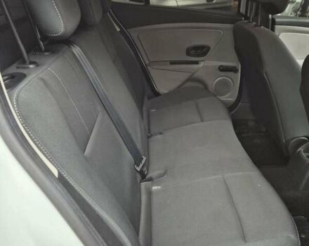 Белый Рено Меган, объемом двигателя 1.6 л и пробегом 175 тыс. км за 7800 $, фото 16 на Automoto.ua