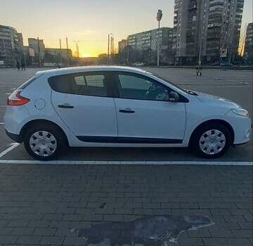 Белый Рено Меган, объемом двигателя 1.6 л и пробегом 198 тыс. км за 7200 $, фото 11 на Automoto.ua