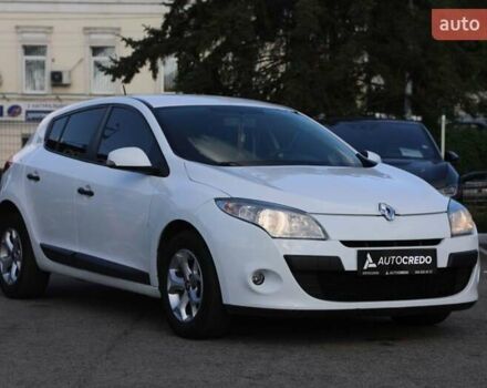 Белый Рено Меган, объемом двигателя 1.6 л и пробегом 211 тыс. км за 6700 $, фото 2 на Automoto.ua