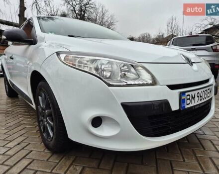 Белый Рено Меган, объемом двигателя 1.6 л и пробегом 175 тыс. км за 7800 $, фото 2 на Automoto.ua