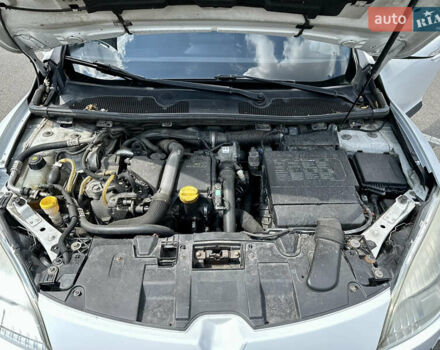 Рено Меган 2011 в Киеве на Automoto.ua Белый Рено Меган, объемом двигателя 1.5 л и пробегом 242 тыс. км за 6800 $, фото 13 на Automoto.ua