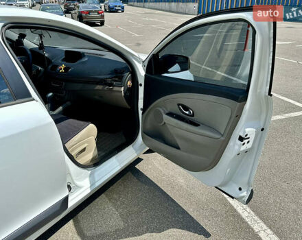 Рено Меган 2011 в Киеве на Automoto.ua Белый Рено Меган, объемом двигателя 1.5 л и пробегом 242 тыс. км за 6800 $, фото 14 на Automoto.ua