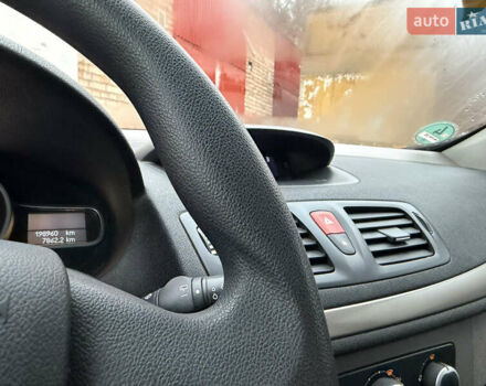 Белый Рено Меган, объемом двигателя 1.6 л и пробегом 198 тыс. км за 6200 $, фото 17 на Automoto.ua