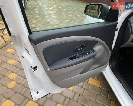 Белый Рено Меган, объемом двигателя 1.5 л и пробегом 210 тыс. км за 6450 $, фото 26 на Automoto.ua