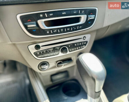 Рено Меган 2011 в Киеве на Automoto.ua Белый Рено Меган, объемом двигателя 1.5 л и пробегом 242 тыс. км за 6800 $, фото 8 на Automoto.ua