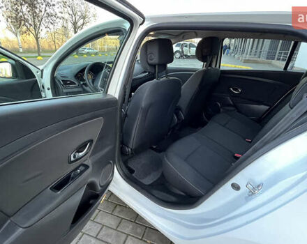 Білий Рено Меган, об'ємом двигуна 1.46 л та пробігом 250 тис. км за 7700 $, фото 14 на Automoto.ua