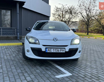 Білий Рено Меган, об'ємом двигуна 1.46 л та пробігом 250 тис. км за 7700 $, фото 9 на Automoto.ua
