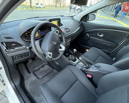 Білий Рено Меган, об'ємом двигуна 1.46 л та пробігом 250 тис. км за 7700 $, фото 13 на Automoto.ua