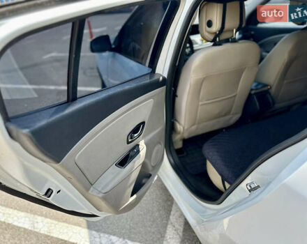 Рено Меган 2011 в Киеве на Automoto.ua Белый Рено Меган, объемом двигателя 1.5 л и пробегом 242 тыс. км за 6800 $, фото 16 на Automoto.ua