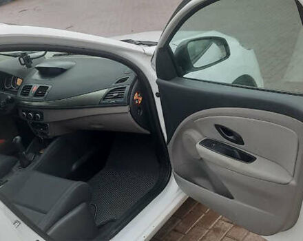 Белый Рено Меган, объемом двигателя 1.5 л и пробегом 306 тыс. км за 6499 $, фото 9 на Automoto.ua