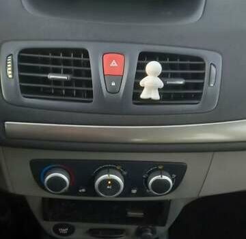 Белый Рено Меган, объемом двигателя 1.6 л и пробегом 198 тыс. км за 7200 $, фото 15 на Automoto.ua