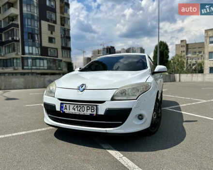 Рено Меган 2011 в Киеве на Automoto.ua Белый Рено Меган, объемом двигателя 1.5 л и пробегом 242 тыс. км за 6800 $, фото 2 на Automoto.ua