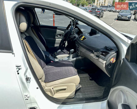 Рено Меган 2011 в Киеве на Automoto.ua Белый Рено Меган, объемом двигателя 1.5 л и пробегом 242 тыс. км за 6800 $, фото 11 на Automoto.ua
