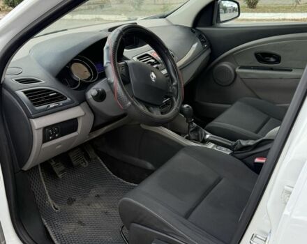 Белый Рено Меган, объемом двигателя 1.5 л и пробегом 275 тыс. км за 6600 $, фото 6 на Automoto.ua