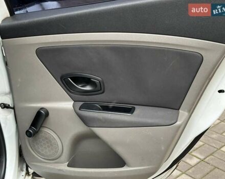 Белый Рено Меган, объемом двигателя 1.5 л и пробегом 275 тыс. км за 6440 $, фото 15 на Automoto.ua