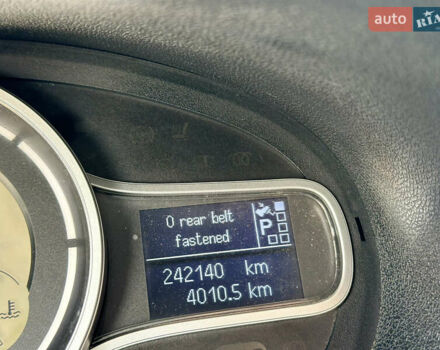 Рено Меган 2011 в Киеве на Automoto.ua Белый Рено Меган, объемом двигателя 1.5 л и пробегом 242 тыс. км за 6800 $, фото 10 на Automoto.ua