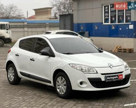 Белый Рено Меган, объемом двигателя 1.5 л и пробегом 275 тыс. км за 6440 $, фото 2 на Automoto.ua
