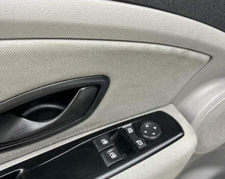 Білий Рено Меган, об'ємом двигуна 1.46 л та пробігом 199 тис. км за 6100 $, фото 17 на Automoto.ua