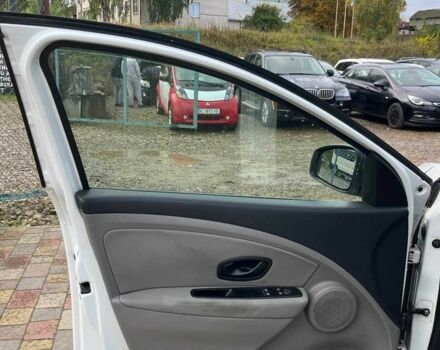 Белый Рено Меган, объемом двигателя 1.4 л и пробегом 198 тыс. км за 5900 $, фото 8 на Automoto.ua