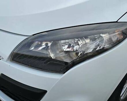 Белый Рено Меган, объемом двигателя 1.5 л и пробегом 231 тыс. км за 7200 $, фото 2 на Automoto.ua