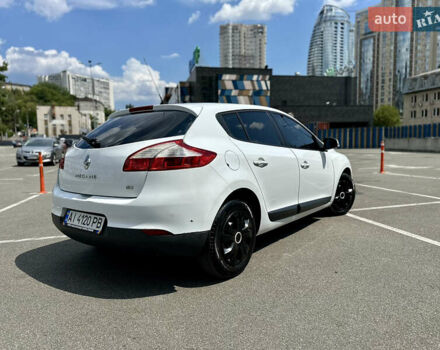 Рено Меган 2011 в Киеве на Automoto.ua Белый Рено Меган, объемом двигателя 1.5 л и пробегом 242 тыс. км за 6800 $, фото 5 на Automoto.ua