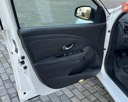 Білий Рено Меган, об'ємом двигуна 1.46 л та пробігом 250 тис. км за 7700 $, фото 11 на Automoto.ua