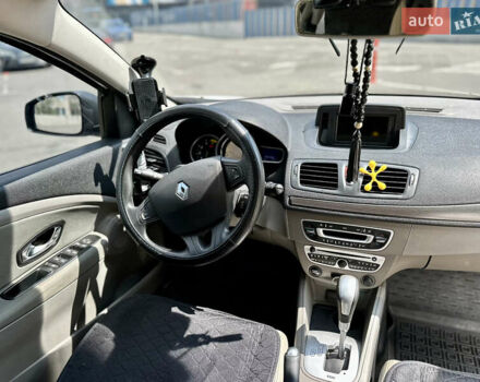 Рено Меган 2011 в Киеве на Automoto.ua Белый Рено Меган, объемом двигателя 1.5 л и пробегом 242 тыс. км за 6800 $, фото 7 на Automoto.ua