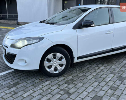 Білий Рено Меган, об'ємом двигуна 1.46 л та пробігом 250 тис. км за 7700 $, фото 1 на Automoto.ua