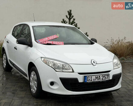 Белый Рено Меган, объемом двигателя 1.6 л и пробегом 198 тыс. км за 6200 $, фото 10 на Automoto.ua