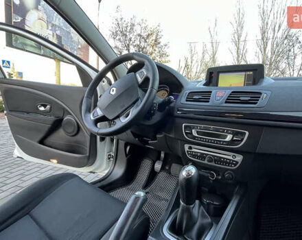 Білий Рено Меган, об'ємом двигуна 1.46 л та пробігом 250 тис. км за 7700 $, фото 19 на Automoto.ua