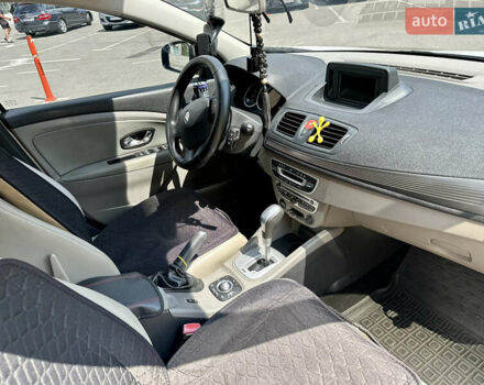 Рено Меган 2011 в Киеве на Automoto.ua Белый Рено Меган, объемом двигателя 1.5 л и пробегом 242 тыс. км за 6800 $, фото 12 на Automoto.ua