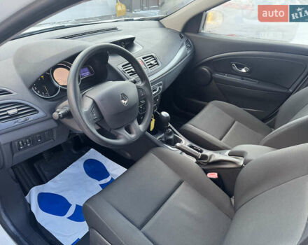 Білий Рено Меган, об'ємом двигуна 1.6 л та пробігом 139 тис. км за 7600 $, фото 38 на Automoto.ua