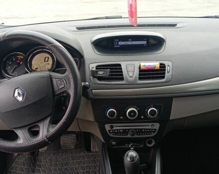 Белый Рено Меган, объемом двигателя 1.5 л и пробегом 225 тыс. км за 6300 $, фото 13 на Automoto.ua