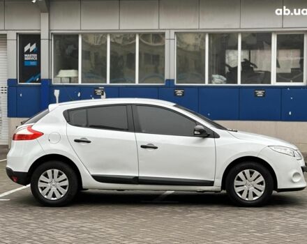 Белый Рено Меган, объемом двигателя 1.5 л и пробегом 275 тыс. км за 6440 $, фото 3 на Automoto.ua