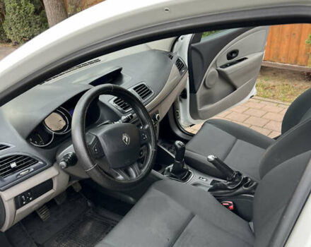 Білий Рено Меган, об'ємом двигуна 1.46 л та пробігом 199 тис. км за 6100 $, фото 15 на Automoto.ua