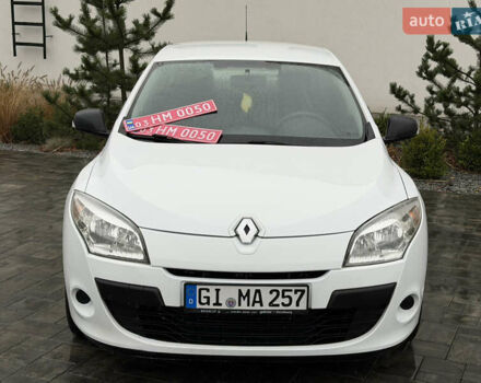 Белый Рено Меган, объемом двигателя 1.6 л и пробегом 198 тыс. км за 6200 $, фото 8 на Automoto.ua