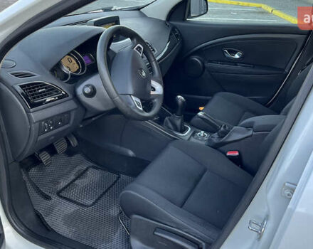 Білий Рено Меган, об'ємом двигуна 1.46 л та пробігом 250 тис. км за 7700 $, фото 12 на Automoto.ua