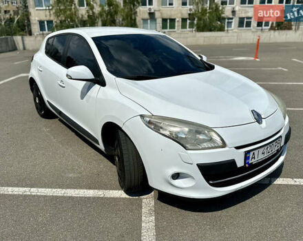 Рено Меган 2011 в Киеве на Automoto.ua Белый Рено Меган, объемом двигателя 1.5 л и пробегом 242 тыс. км за 6800 $, фото 4 на Automoto.ua