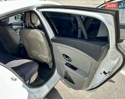 Рено Меган 2011 в Киеве на Automoto.ua Белый Рено Меган, объемом двигателя 1.5 л и пробегом 242 тыс. км за 6800 $, фото 15 на Automoto.ua